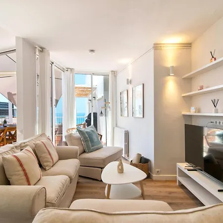 Oceanfront Penthouse With Terrace And Views Sitges